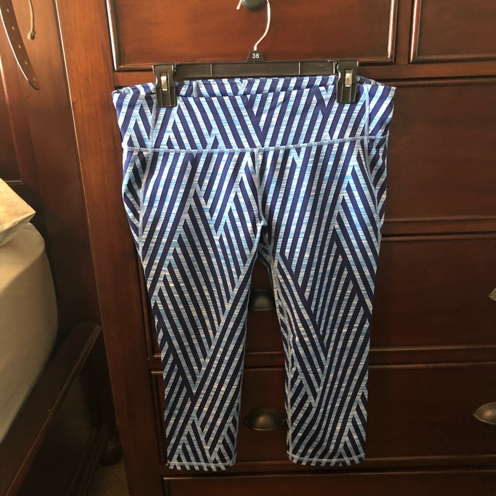 New without tags Gap Fit crops